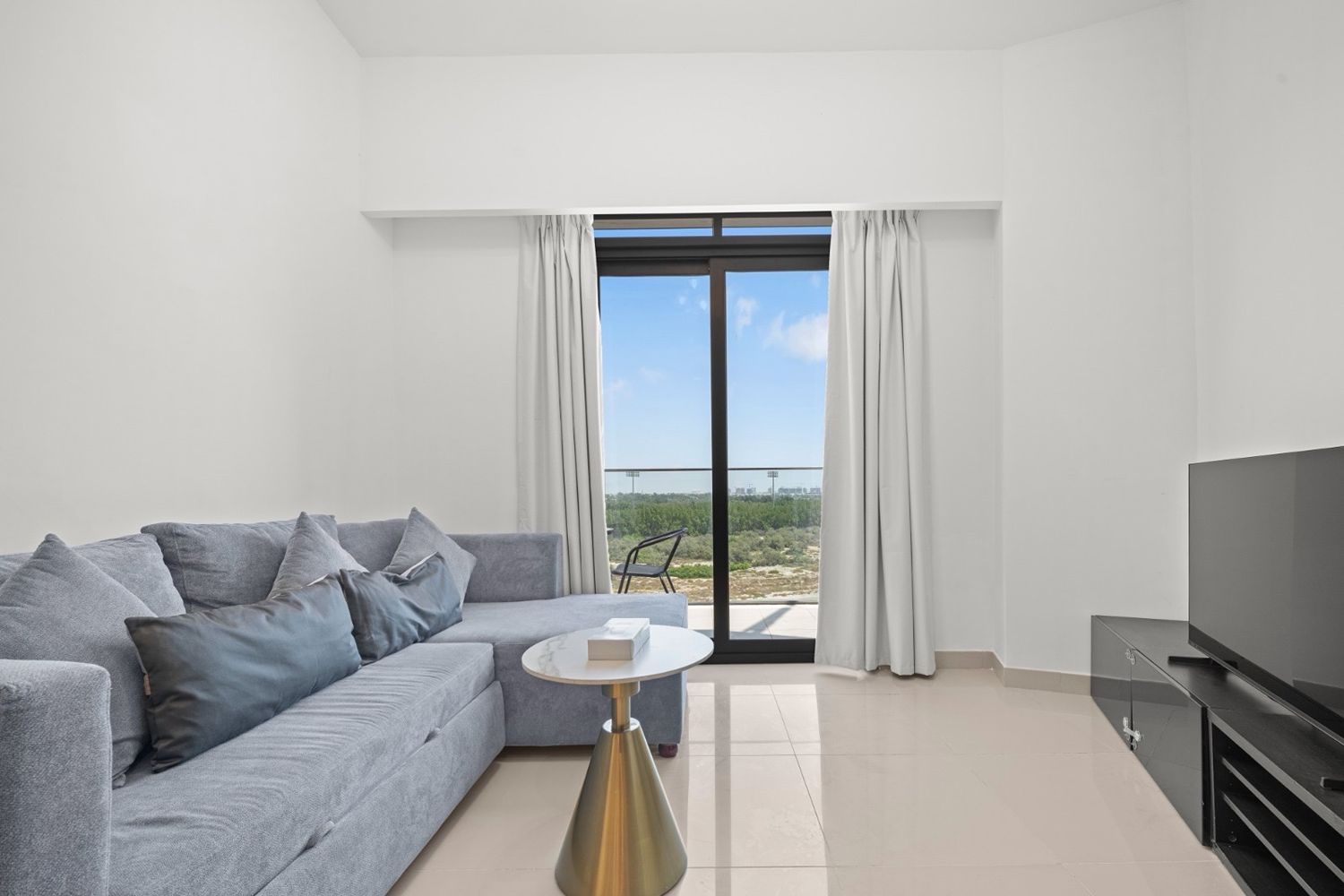 1 Bedroom Apartment in Azizi Gardens