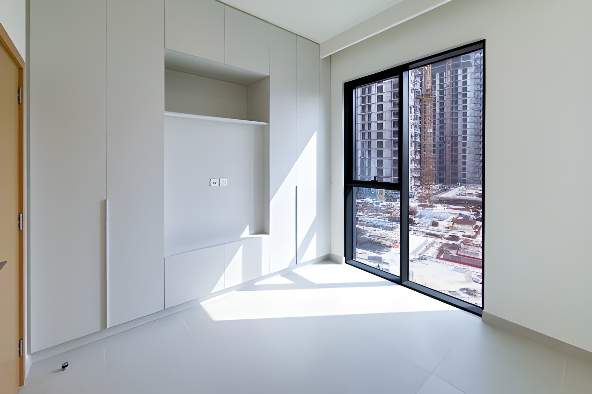 3 Bedrooms Apartment in Park Horizon Tower 2