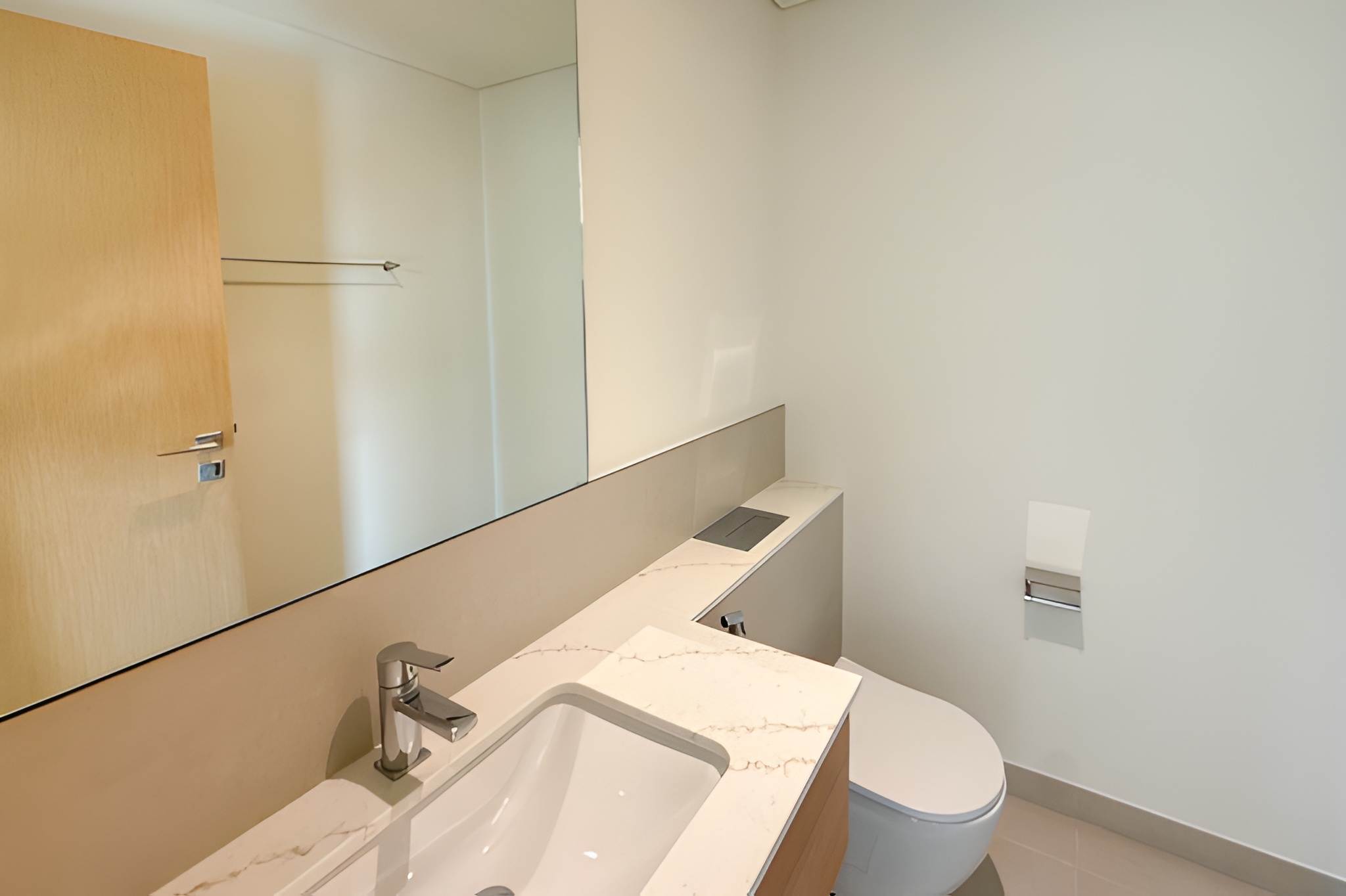 3 Bedrooms Apartment in Park Horizon Tower 2