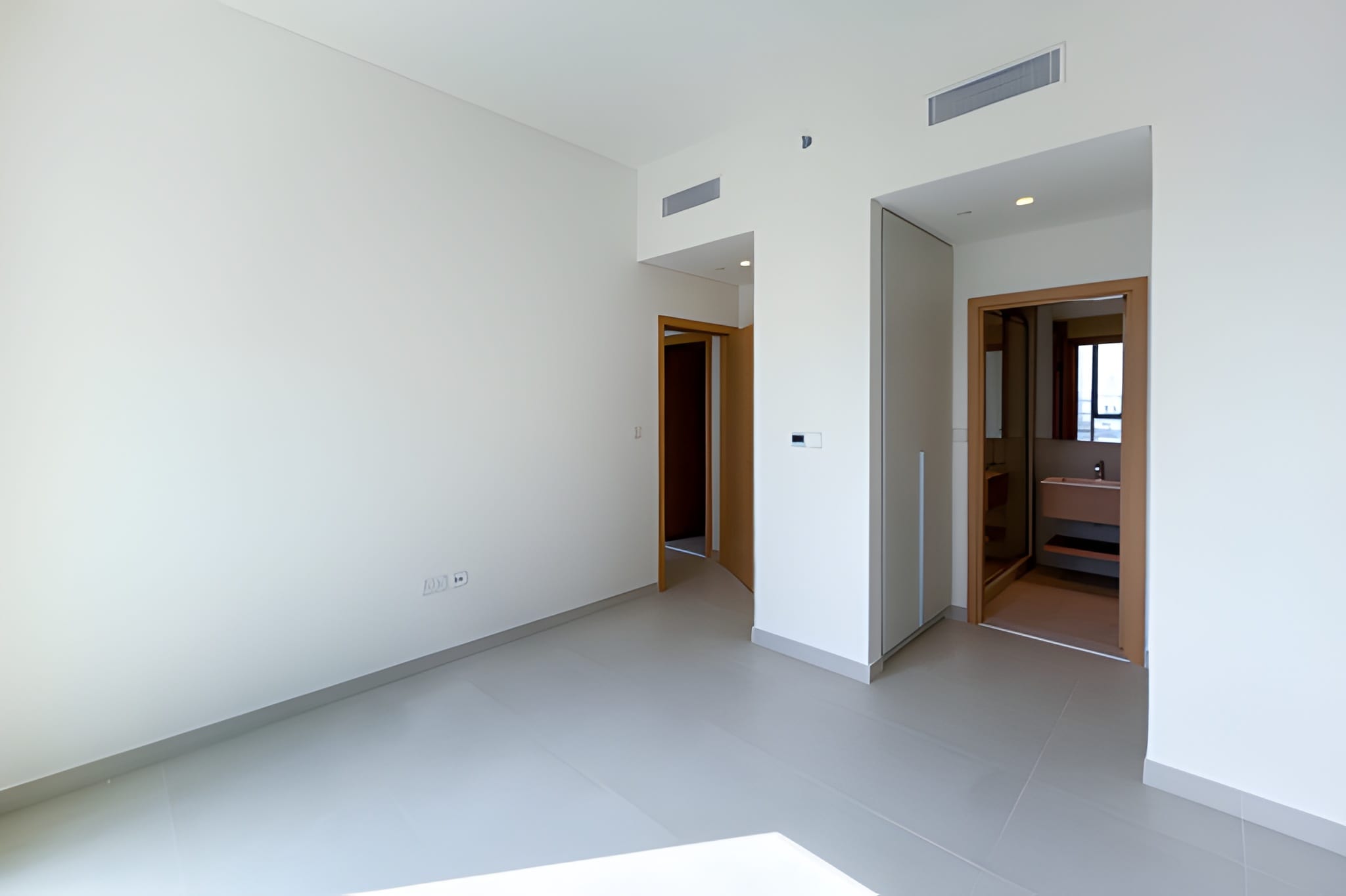 3 Bedrooms Apartment in Park Horizon Tower 2