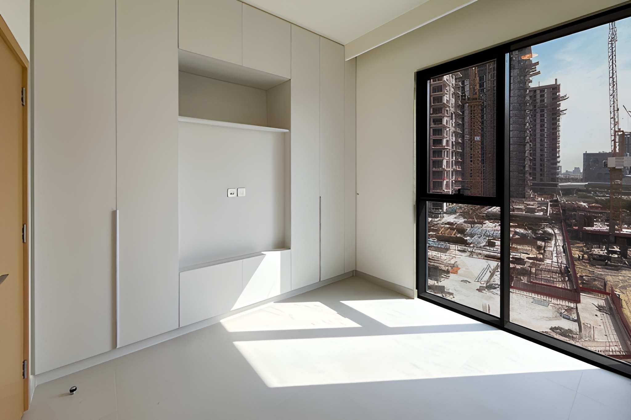 3 Bedrooms Apartment in Park Horizon Tower 2