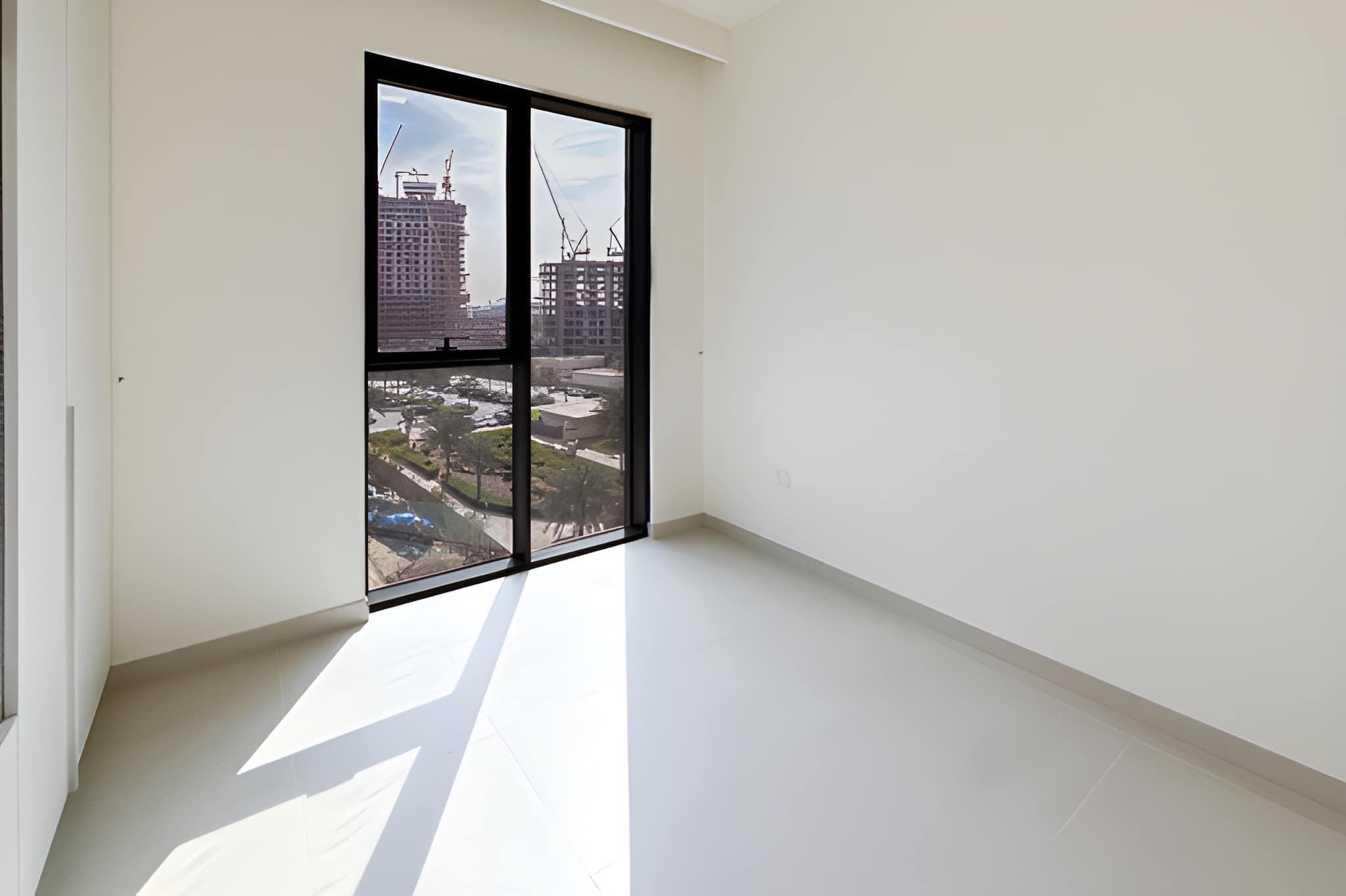 3 Bedrooms Apartment in Park Horizon Tower 2