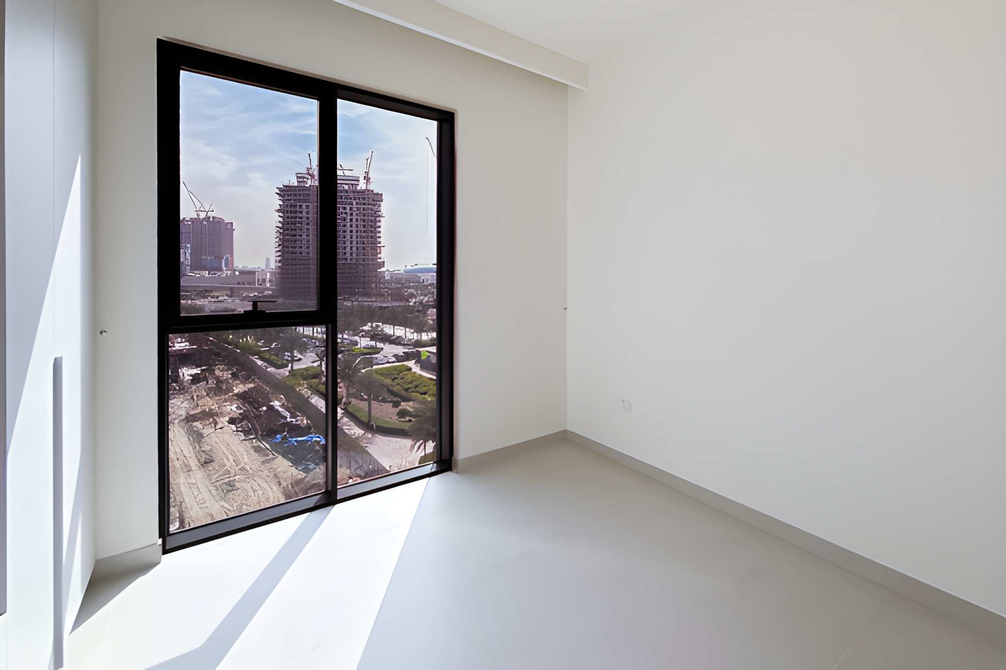 3 Bedrooms Apartment in Park Horizon Tower 2