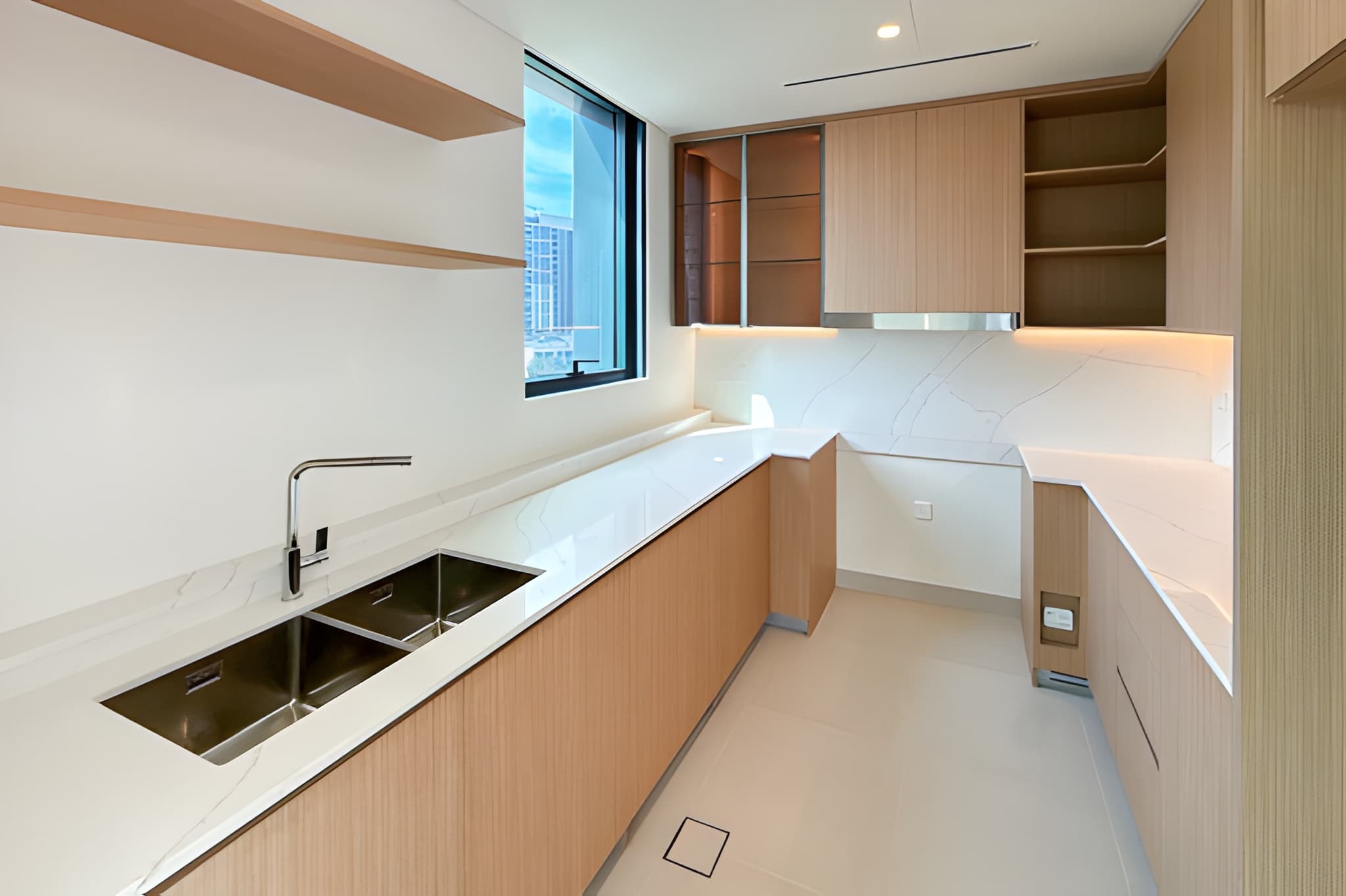 3 Bedrooms Apartment in Park Horizon Tower 2