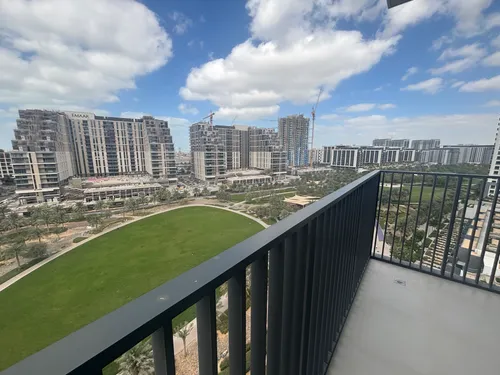 3 Bedrooms Apartment in Park Horizon Tower 2