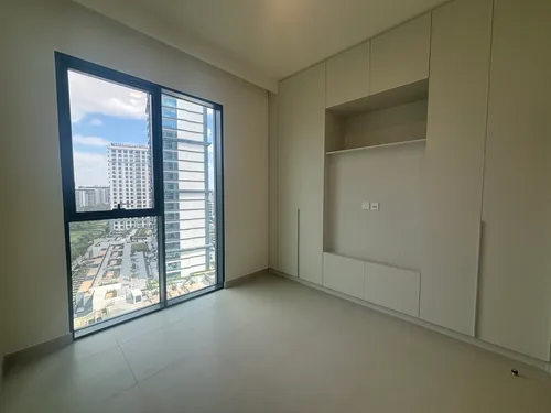 3 Bedrooms Apartment in Park Horizon Tower 2