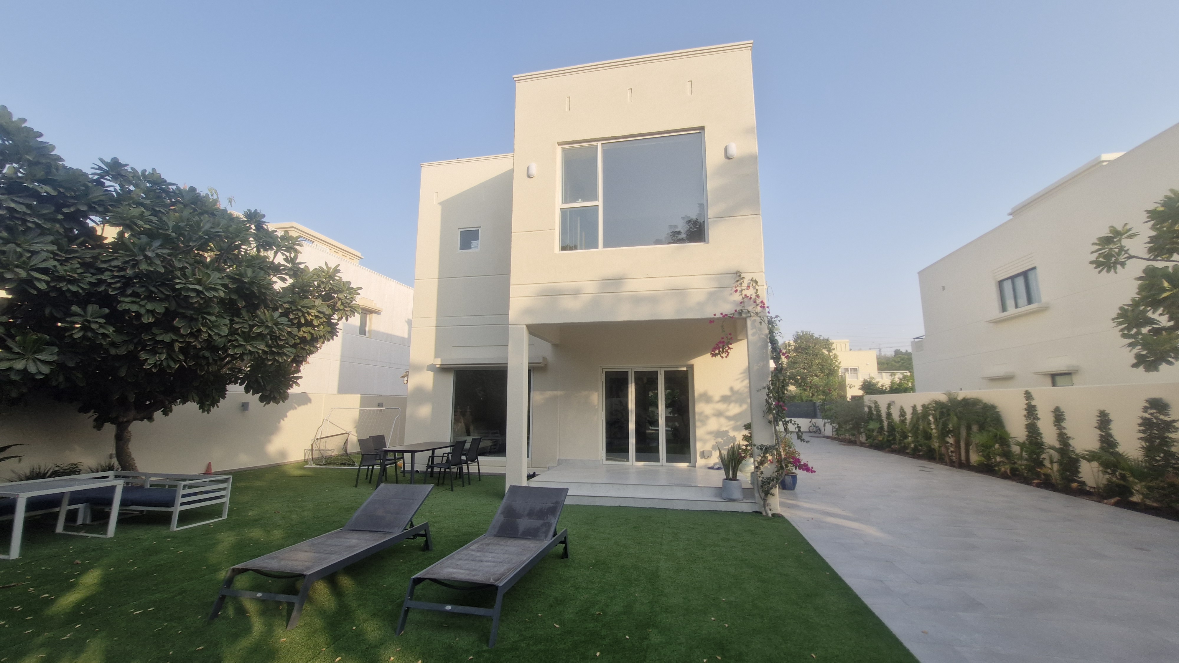 4 Bedrooms Villa in Meadows 9