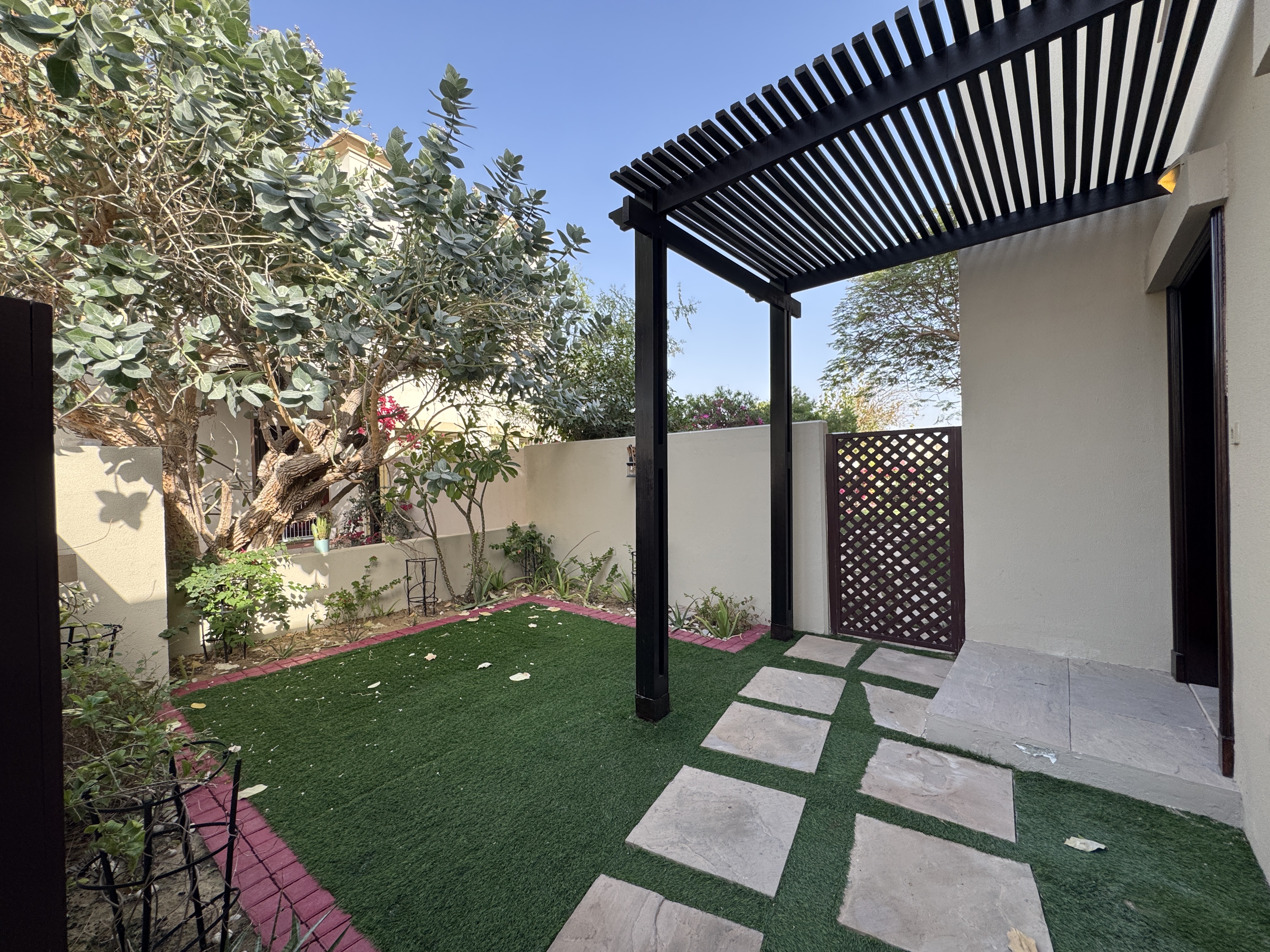 2 Bedrooms Townhouse in Springs 11