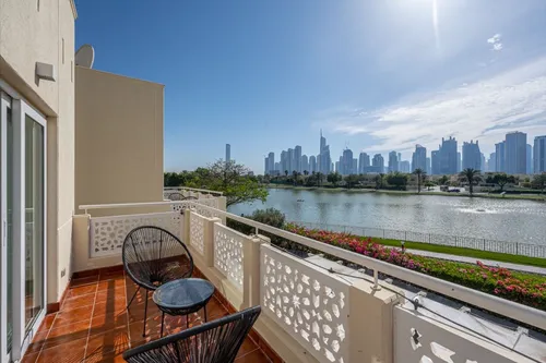 4 Bedrooms Villa in Meadows 1