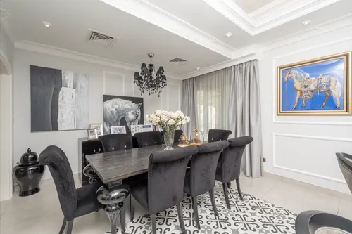 4 Bedrooms Villa in Meadows 1