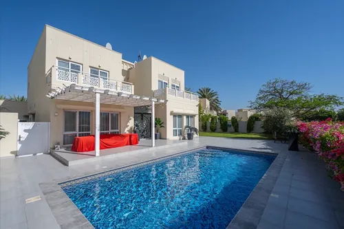 4 Bedrooms Villa in Meadows 1