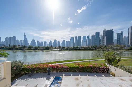 4 Bedrooms Villa in Meadows 1