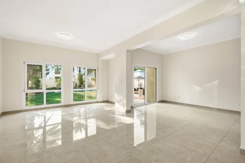 4 Bedrooms Villa in Meadows 2