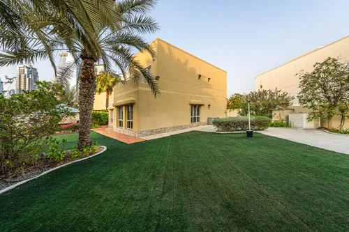 4 Bedrooms Villa in Meadows 2