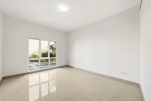 4 Bedrooms Villa in Meadows 2