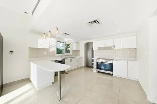 4 Bedrooms Villa in Meadows 2