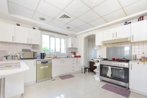 4 Bedrooms Villa in Meadows 2