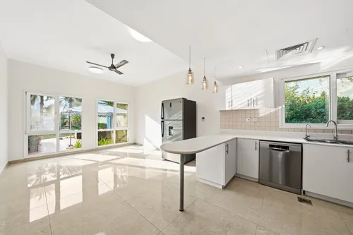 4 Bedrooms Villa in Meadows 2