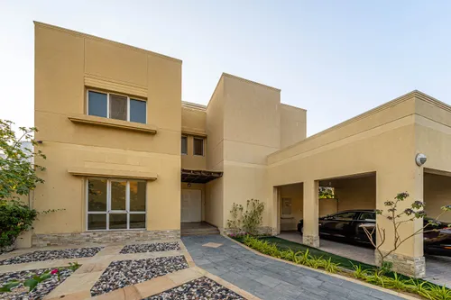 4 Bedrooms Villa in Meadows 2