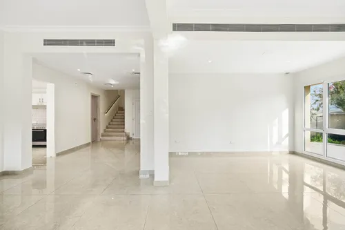 4 Bedrooms Villa in Meadows 2