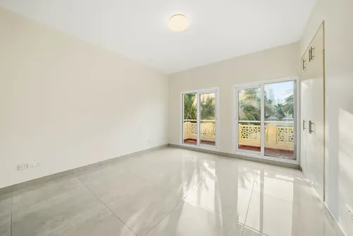 4 Bedrooms Villa in Meadows 2