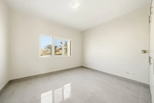 4 Bedrooms Villa in Meadows 2