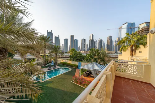 4 Bedrooms Villa in Meadows 2