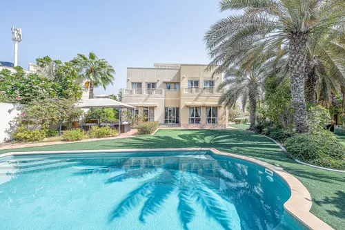 4 Bedrooms Villa in Meadows 2