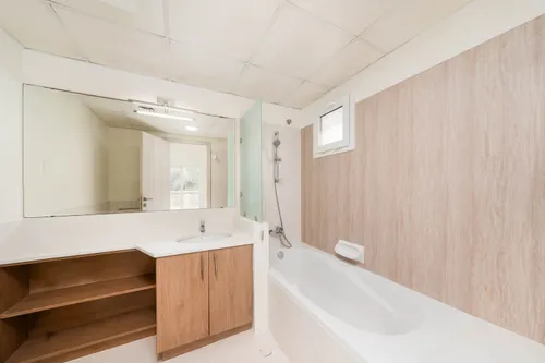 4 Bedrooms Villa in Meadows 2