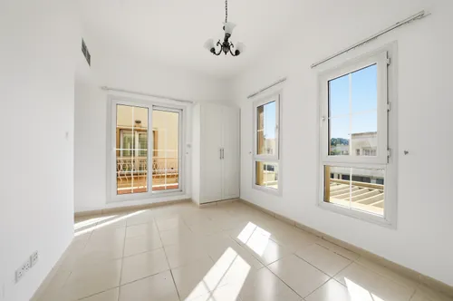 2 Bedrooms Townhouse in Springs 3