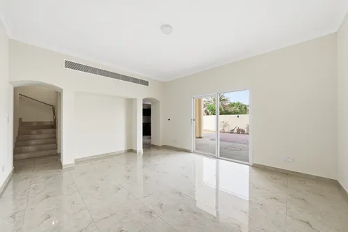 4 Bedrooms Villa in Meadows 2