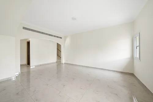 4 Bedrooms Villa in Meadows 2