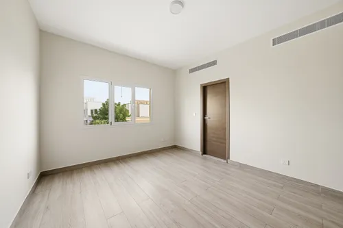 4 Bedrooms Villa in Meadows 2