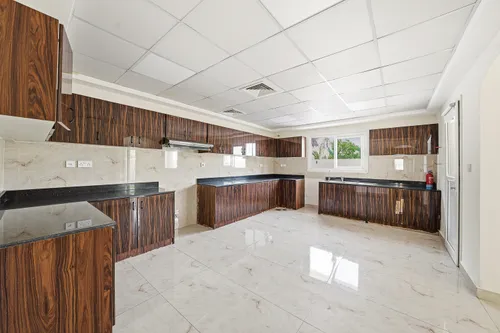 4 Bedrooms Villa in Meadows 2