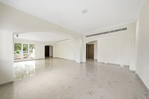 4 Bedrooms Villa in Meadows 2