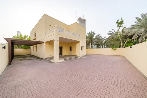 4 Bedrooms Villa in Meadows 2