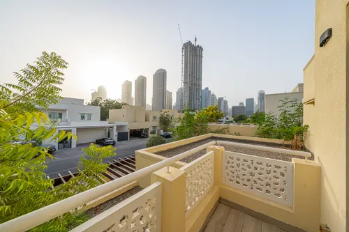 4 Bedrooms Villa in Meadows 2