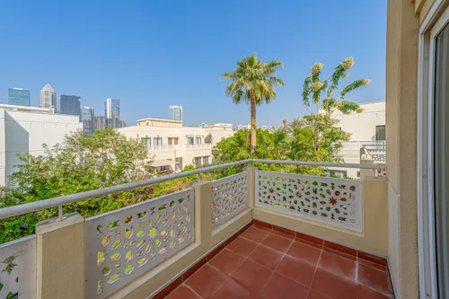 4 Bedrooms Villa in Meadows 1