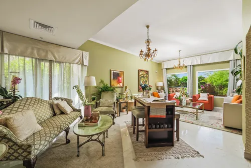 4 Bedrooms Villa in Meadows 1