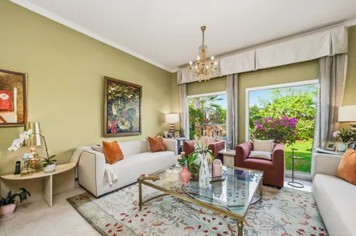 4 Bedrooms Villa in Meadows 1