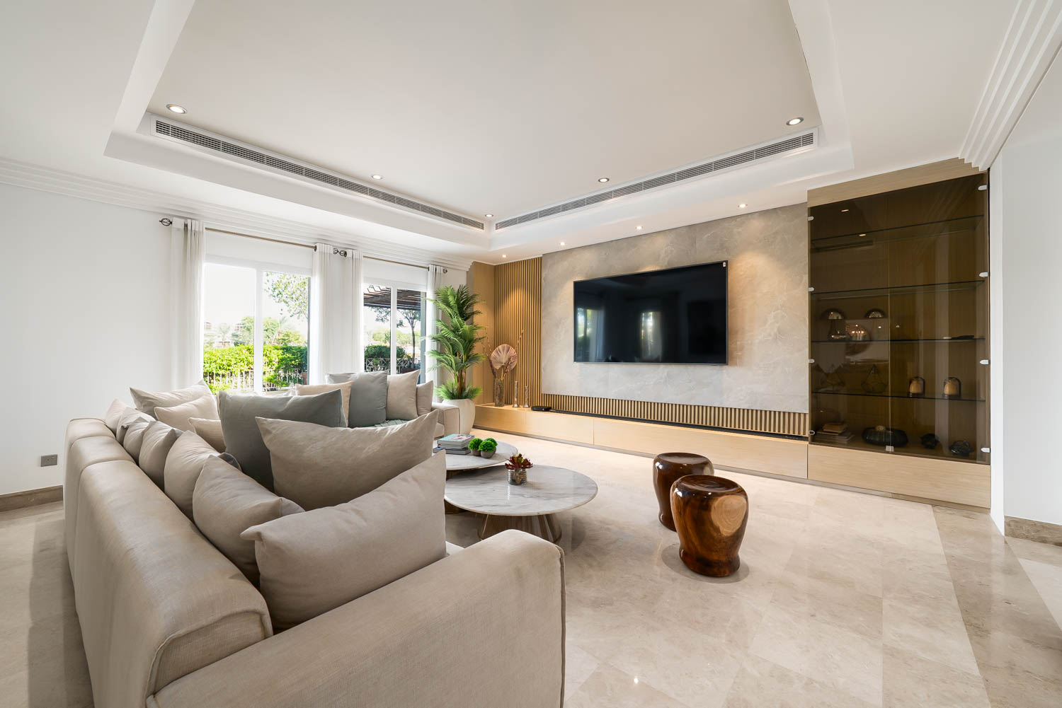 6 Bedrooms Villa in Meadows 5