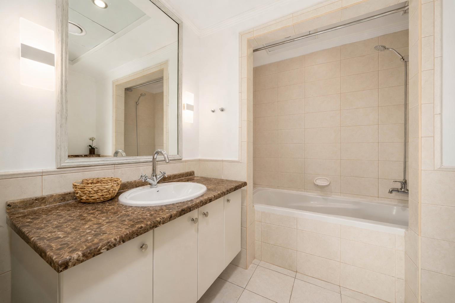 6 Bedrooms Villa in Meadows 5