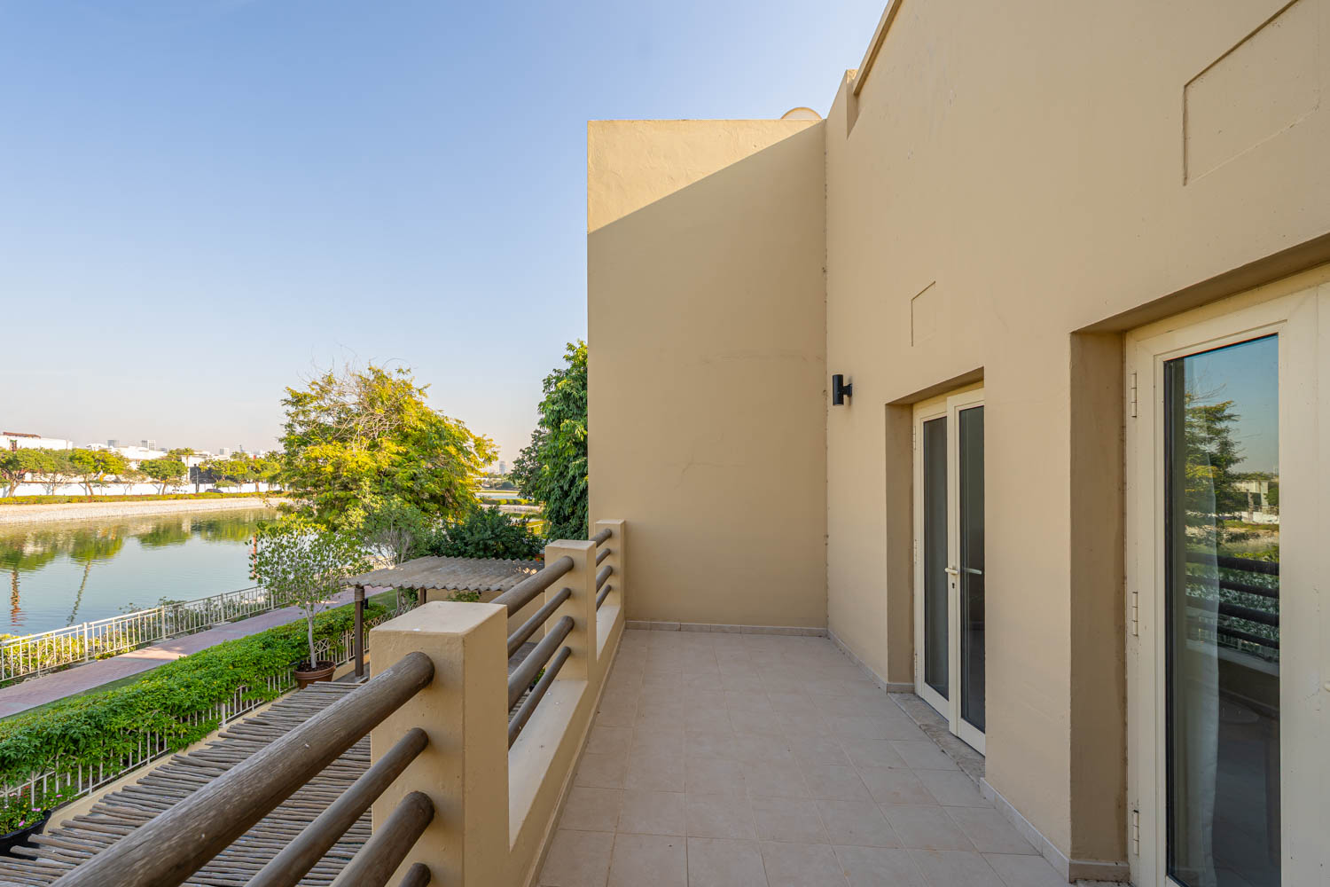 6 Bedrooms Villa in Meadows 5