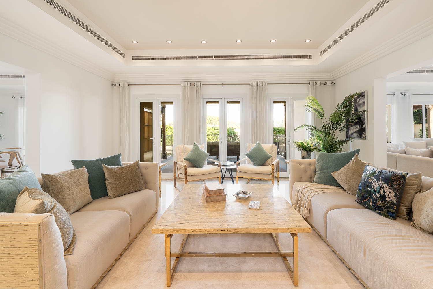 6 Bedrooms Villa in Meadows 5