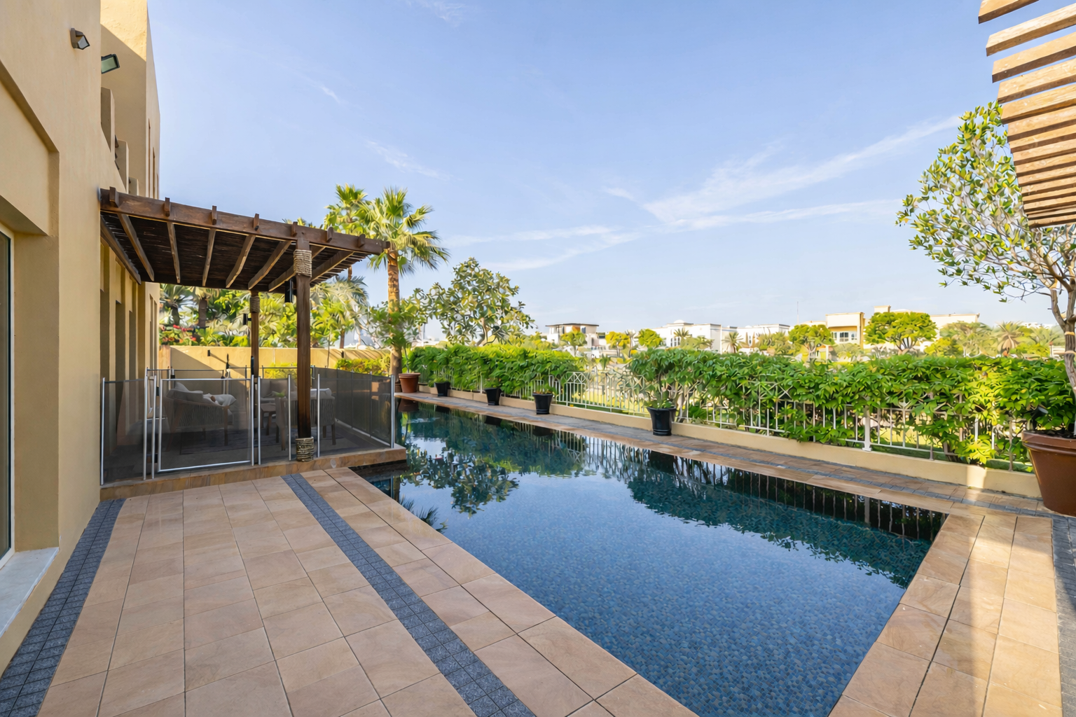 6 Bedrooms Villa in Meadows 5