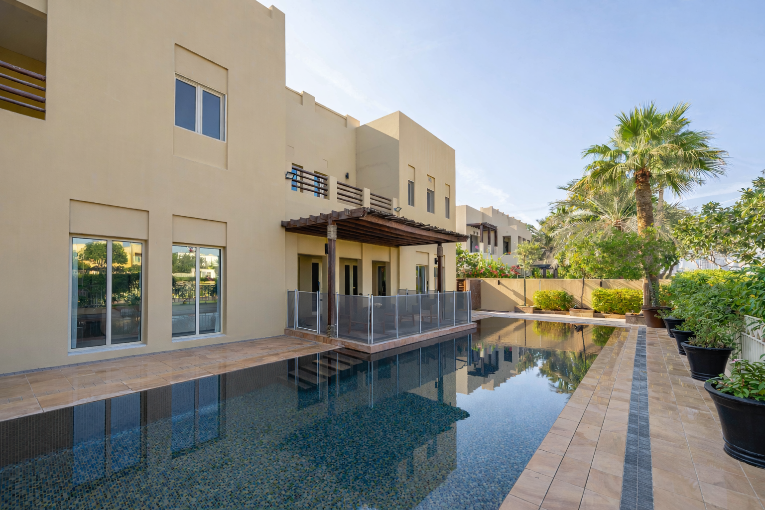 6 Bedrooms Villa in Meadows 5