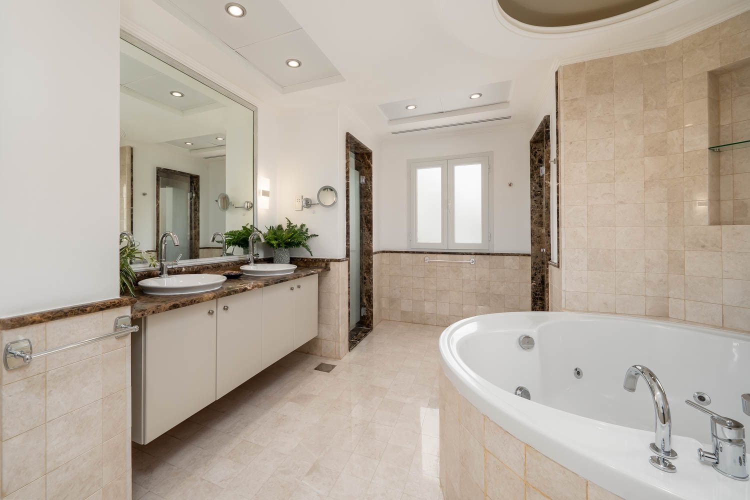 6 Bedrooms Villa in Meadows 5