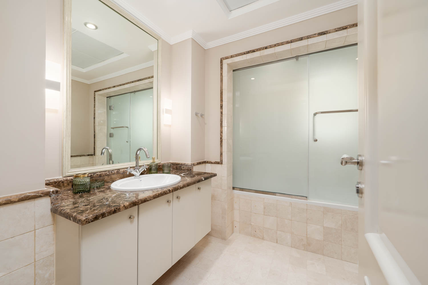 6 Bedrooms Villa in Meadows 5