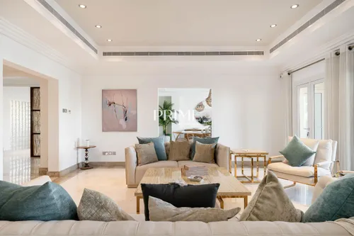 6 Bedrooms Villa in 8 Street, Meadows