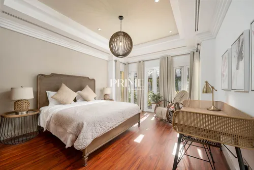 6 Bedrooms Villa in 8 Street, Meadows